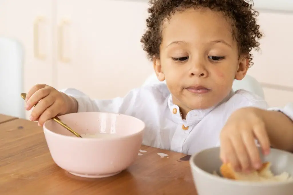 How to choose the right time to start weaning - Latinx Montessori