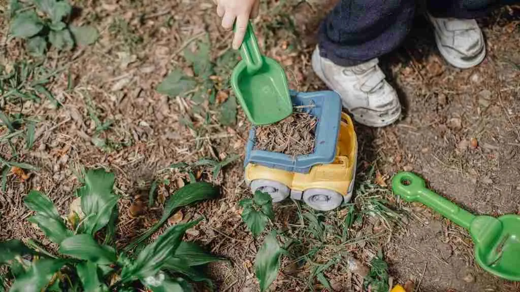 Outdoor play in Montessori and Waldorf