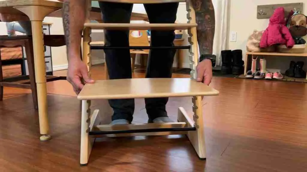 adjustable footrest of the tripp trapp high chair