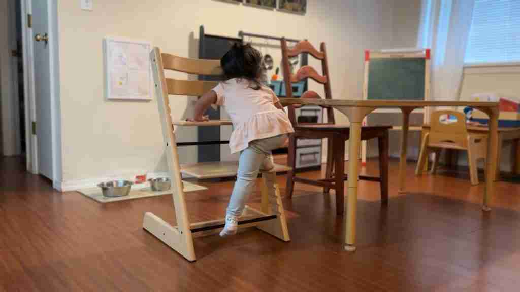 child getting on the tripp trapp high chair independently